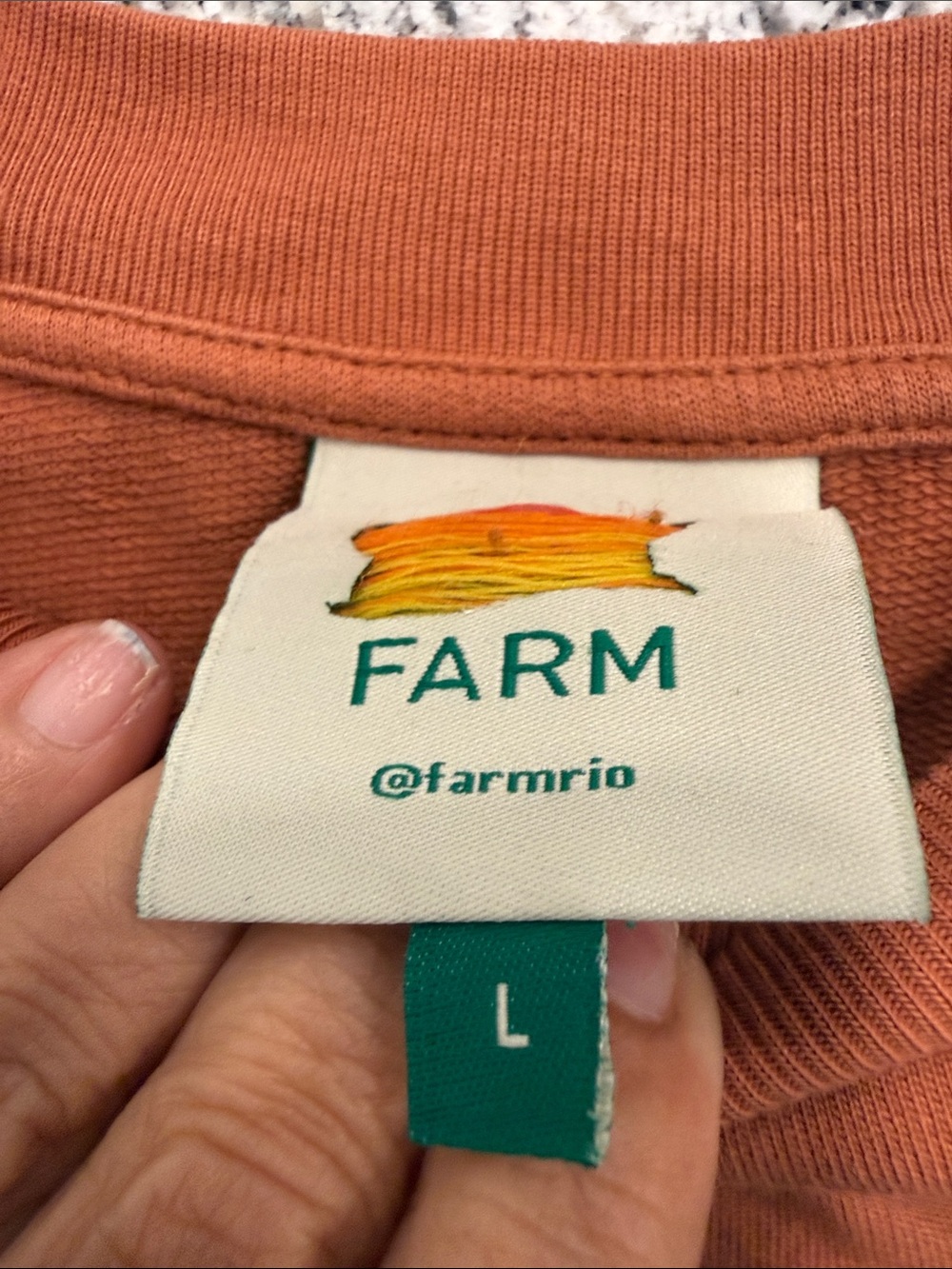 FARM Rio Rust Graphic Crewneck Sweater with Toucan Print size large - Picture 8 of 11